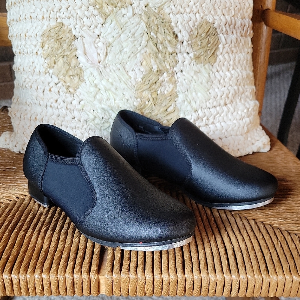 NWOT, Women's Tap Shoes Slip-On Jazz Dance, black size 5A